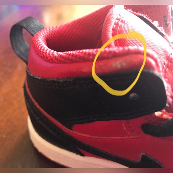 NIKE JORDAN 1 MID KIDS SHOES - Picture 11 of 15